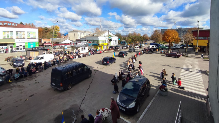 Камінь-Каширський навколішки зустрів загиблого за Україну Петра Дем'яника