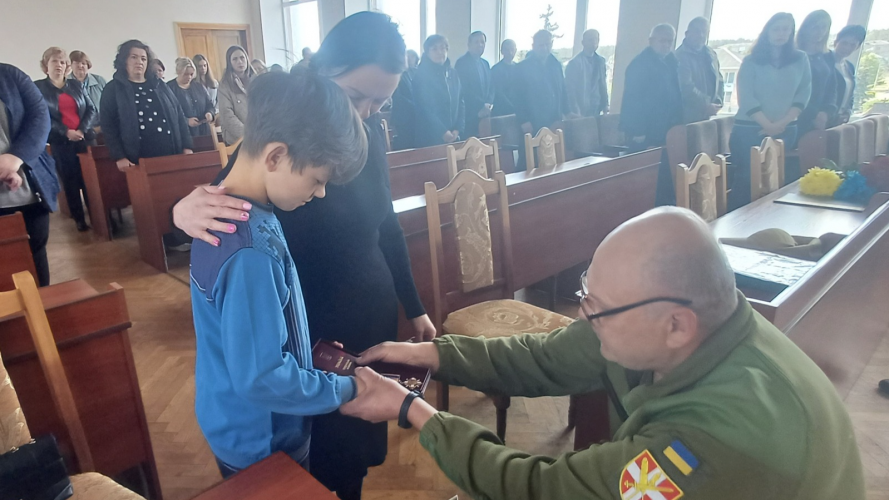 Загинув у бою у Курській області: батькам Героя з Волині вручили його посмертну нагороду