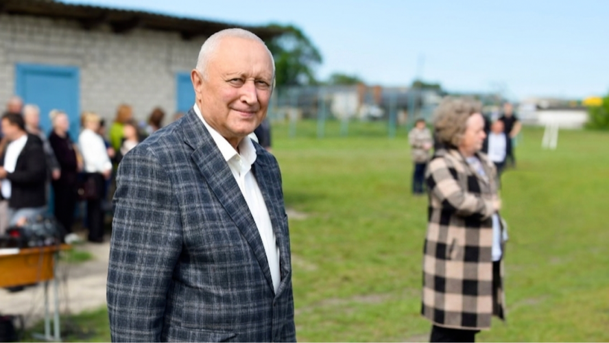 Понад 40 років працював в освіті, 21 рік був директором ліцею: історія знаного вчителя з Волині