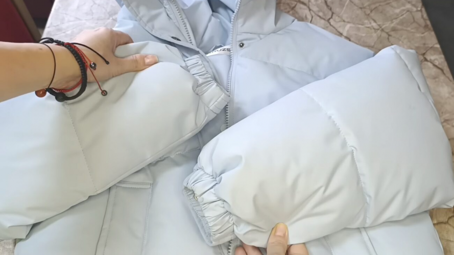Без прання і хімчистки: як за 10 хвилин прибрати плями з пуховика