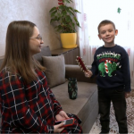 Колядує – щоб були дрони: 6-річний хлопчик з Волині зібрав понад 15 тисяч для ЗСУ