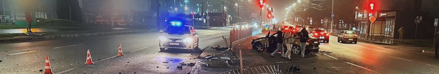 У Луцьку п’яний водій на Lexus протаранив паркан і втік з місця ДТП