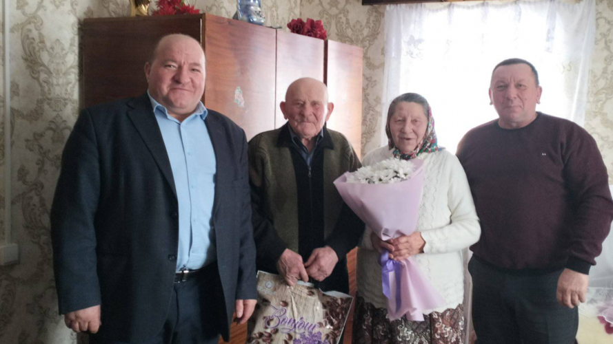 Має 3 дітей, 10 онуків та 11 правнуків: у громаді на Волині з 90-річчям привітали довгожителя