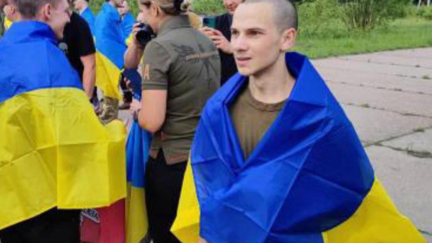 На Волинь повертається звільнений з полону воїн Денис Пшава