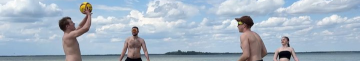 Світязь готується до літа: кафе, атракціони й перші туристи вже на озері