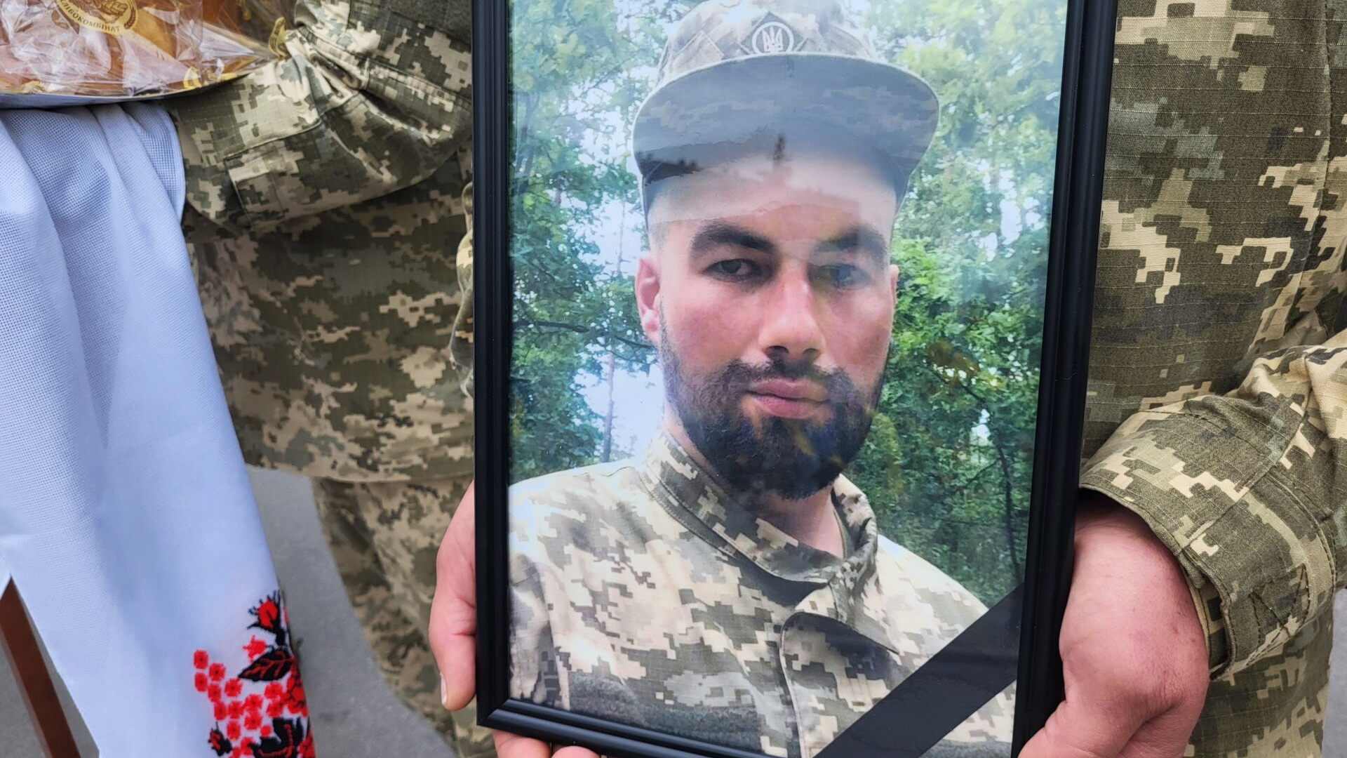 «Вірили до останнього»: на Волині попрощалися з Романом Набієвим, який рік вважався зниклим безвісти