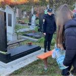 Поліція Волині встановила особи хуліганок, які влаштували «фотосесію» на кладовищі