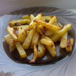 Як смажити картоплю, щоб не прилипала і не розвалювалася