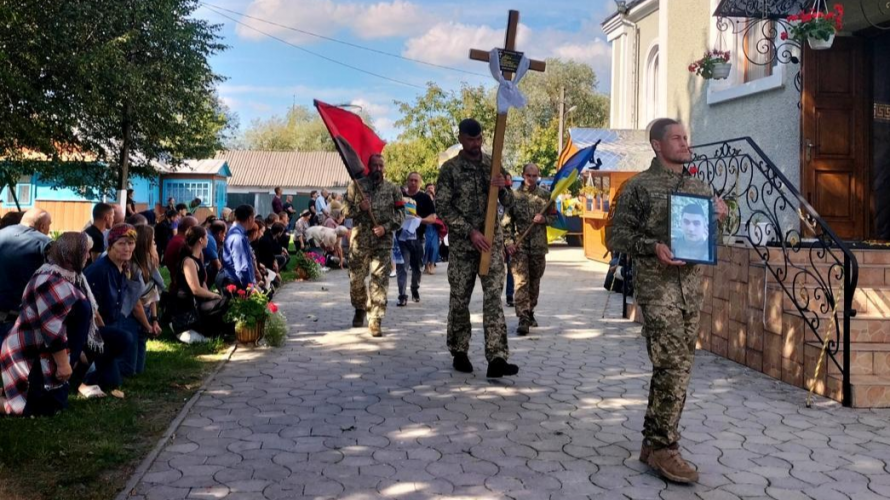 Рожищенська громада провела в останню земну дорогу свого наймолодшого захисника Івана Перія