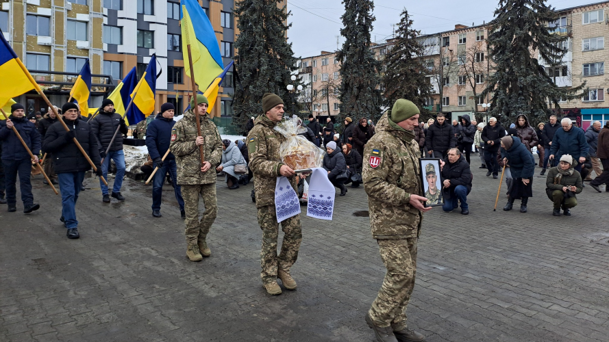 Майже 20 місяців надії та очікувань: у Ковелі попрощалися з Героєм Ярославом Лукашуком