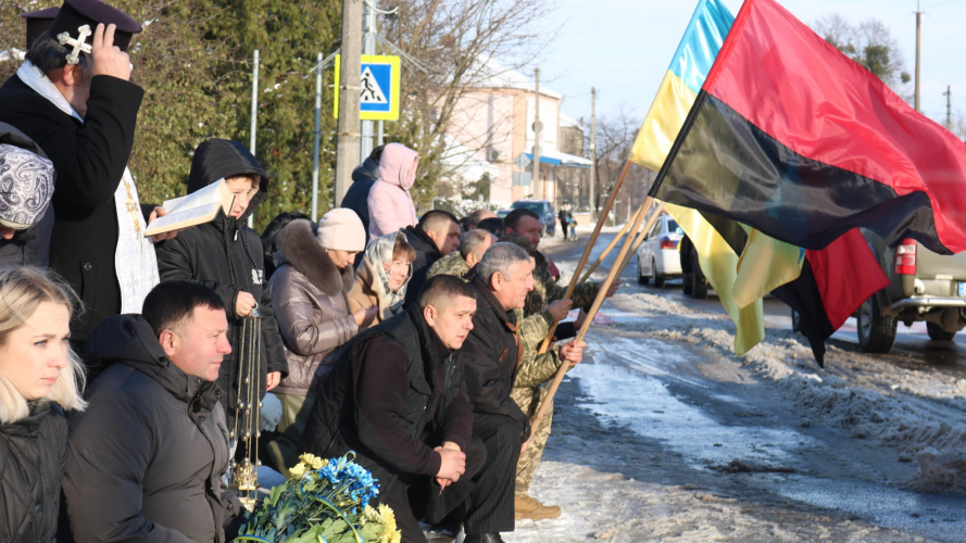 Проходив усі випробування мужньо: на Волині навколішки зустріли Героя Андрія Пилипчука