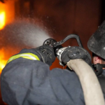 Російські військові скинули авіабомбу на багатоповерхівку Слов’янська - шестеро людей поранені