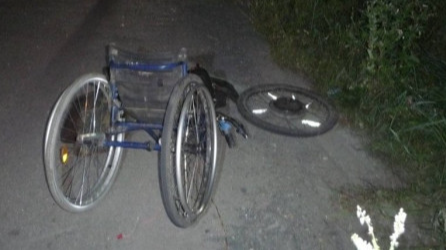 На Волині неповнолітній мотоцикліст збив чоловіка у кріслі колісному: обоє опинилися в лікарні