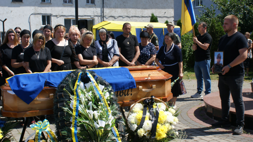 «За його голову окупанти обіцяли винагороду»: на Волині попрощалися з легендарним розвідником Віктором Зенцом