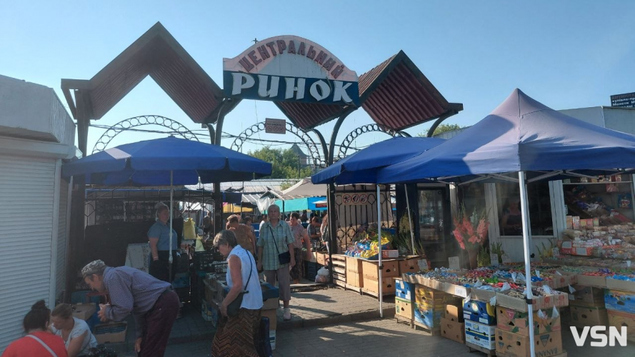Яблука, виноград та персики до свята: яка ціна на фрукти на луцькому ринку перед Яблучним спасом