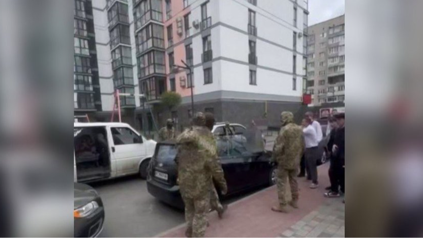 У Луцьку неповнолітні пошкодили службове авто ТЦК