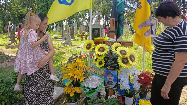 «Хотів жити для донечки, а загинув, рятуючи інших»: історія медика Романа Ткача з Волині