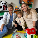 На Волині маленька Даринка бореться з двома рідкісними хворобами