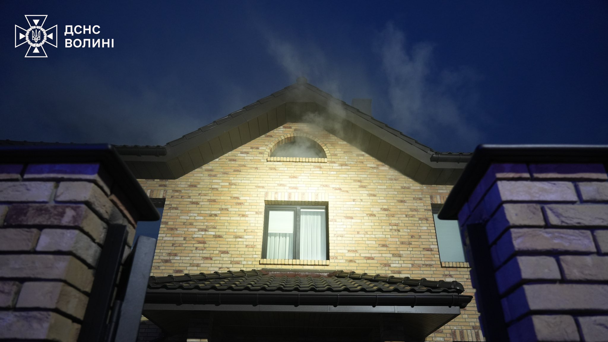 Пожежа в будинку під Луцьком: вогнеборці ліквідували займання за годину