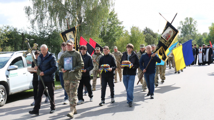Мати поховала другого сина: у Луцькому районі попрощалися з 23-річния Героєм Романом Юрчуком, який 3 роки вважався зниклим безвісти