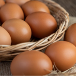 У холодильнику чи ні - де найкраще зберігати яйця