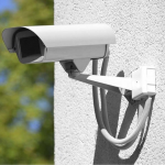 У Луцьку учень розвернув камеру відеонагляду та показував непристойні жести: як його покарали