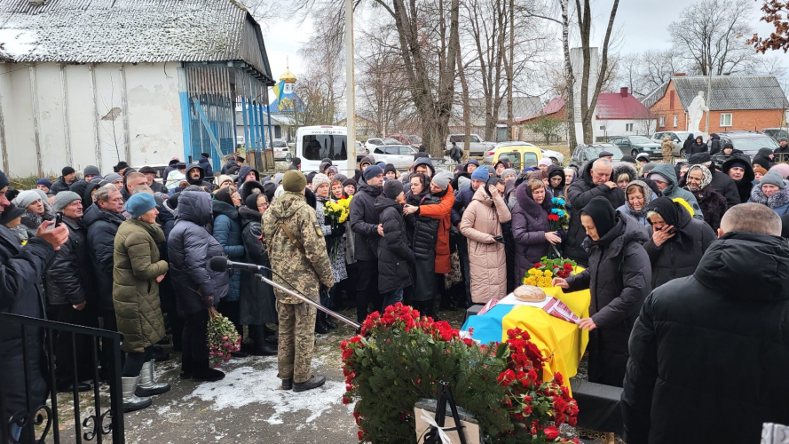 Героїчно загинув в епіцентрі бойових дій: на Волині попрощалися із добровольцем Андрієм Відніком