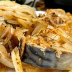 Скумбрія за 7 хвилин: швидкий рецепт соковитої риби на Святвечір