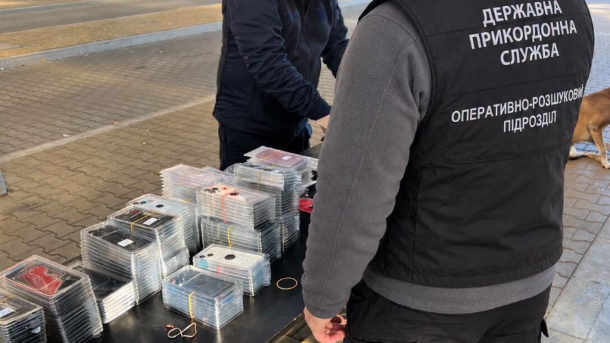 19-річний волинянин намагався ввезти з Польщі до Луцька комплектуючі до смартфонів Apple на пів мільйона гривень