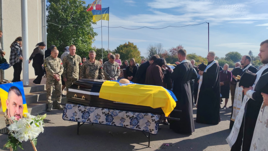 Зник безвісти понад 2 роки тому під час бою на Курщині: на Волині попрощалися із Героєм Вадимом Павліком