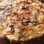 Неймовірно смачний яблучний пиріг без цукру та борошна — швидкий дієтичний рецепт