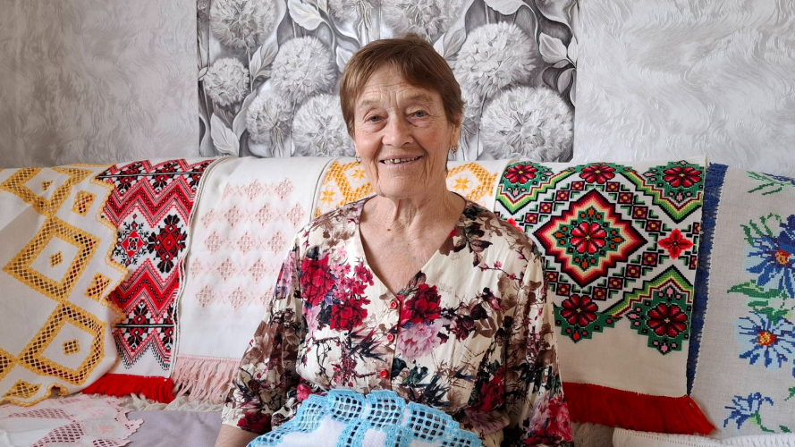 Пів століття присвятила медицині, а все життя — творчості: історія волинської вишивальниці