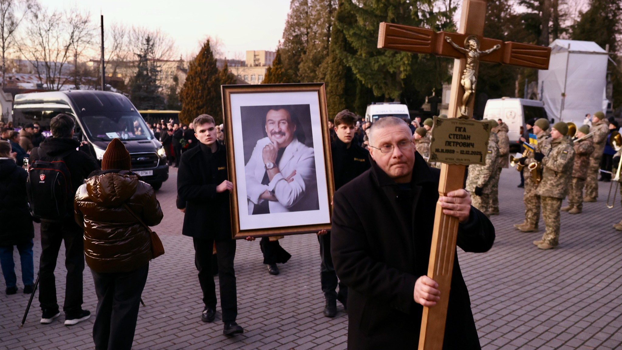 Військовий оркестр Волині провів в останню путь народного артиста Степана Гігу