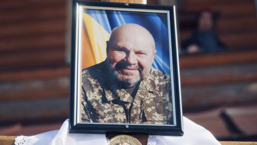 Життя обірвалося під час лікування: на Волині поховали захисника Василя Бакуна