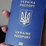 Продовжені закордонні паспорти більше не дійсні: українцям змінили правила виїзду