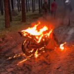 На Волині на відкритті мотосезону спалили новий мотоцикл: користувачі соцмереж обурені. Відео