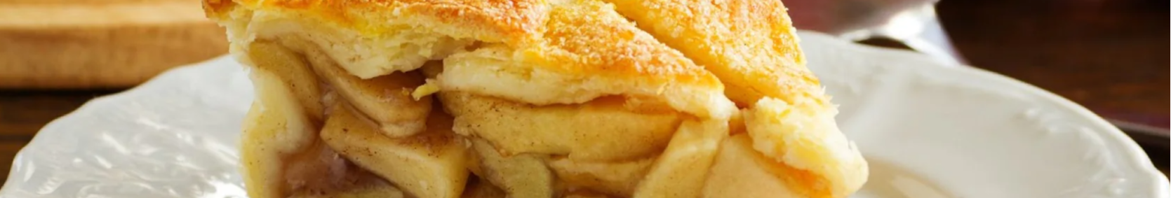 Простий і неймовірно ароматний: рецепт домашнього яблучного пирога, який завжди вдається