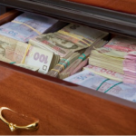 У Луцькому районі зі схованки волинянки у хаті невідомі винесли майже 4 тисячі доларів