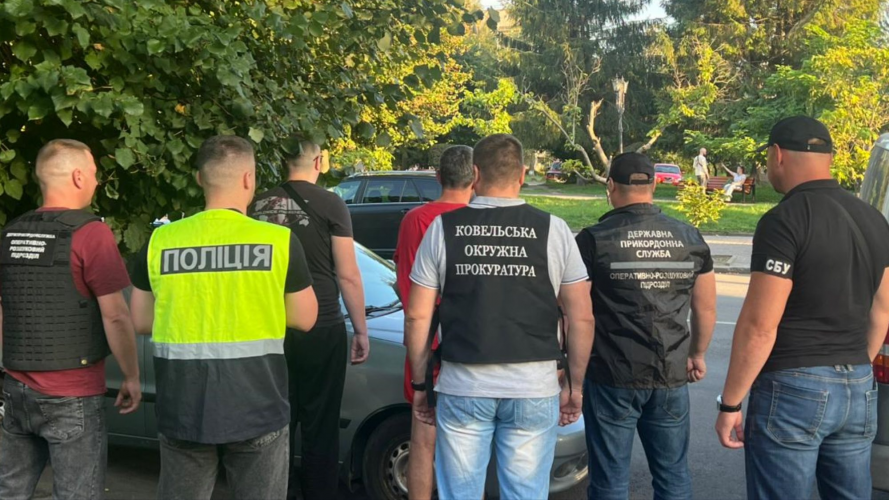 Волинянин намагався виїхати до білорусі за 10 500 доларів: його спіймали