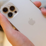 На Волині жінка зайшла у вбиральню й прихопила чужий iPhone