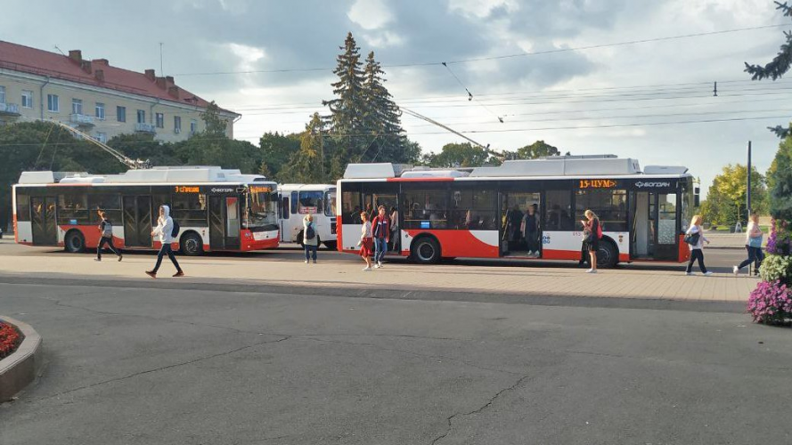 У луцьких тролейбусах з початком навчального року збільшилась кількість пасажирів