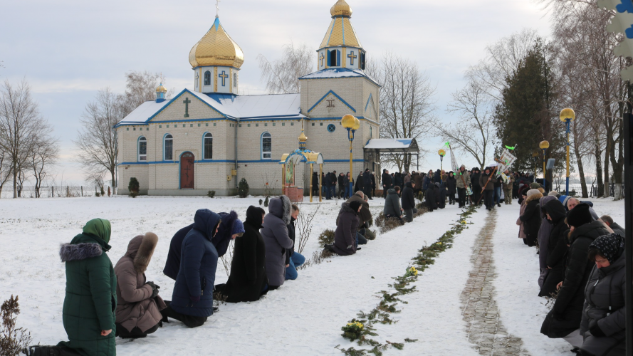 Навіки 48: у Луцькому районі попрощалися зі загиблим на війні Андрієм Головчуном