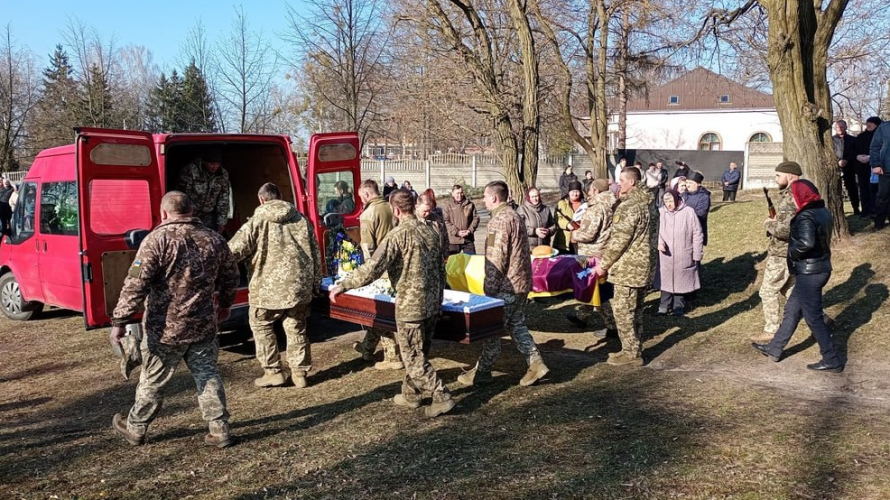 Помер у лікарні, де боровся з важкими пораненнями: на Волині поховали захисника Володимира Гаврилюка