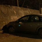 Влетів у бетонний паркан і втік: у Луцьку водія Mercedes покарали за п’яну аварію