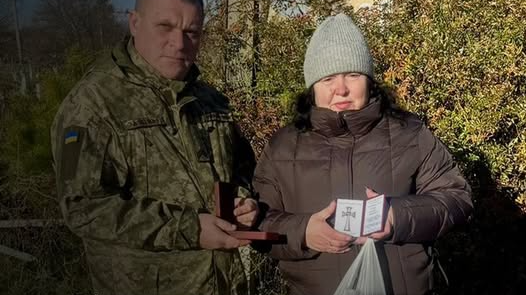 Навіки 24: матері загиблого бійця з Луцької громади вручили нагороду сина