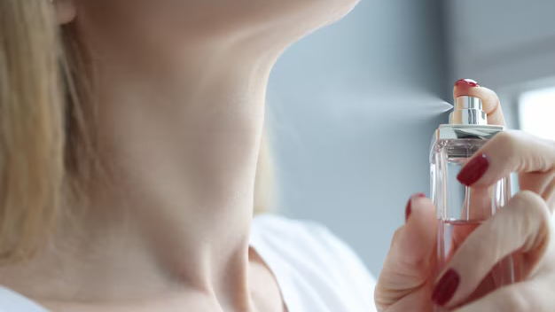 Розбираємося в жіночих парфюмах: основні різновиди та особливості класифікації