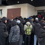 підлітки штурмували магазин одягу у Рівному