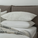 Подушки будуть пахнути чистотою без прання: знадобиться один простий засіб