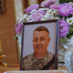 Маленька онучка ростиме, не пам'ятаючи дідуся: на Волині попрощались з Героєм Віктором Барщевським