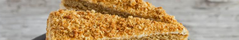 Лінивий медовик на сковороді — швидкий домашній торт, який вдасться навіть новачкам